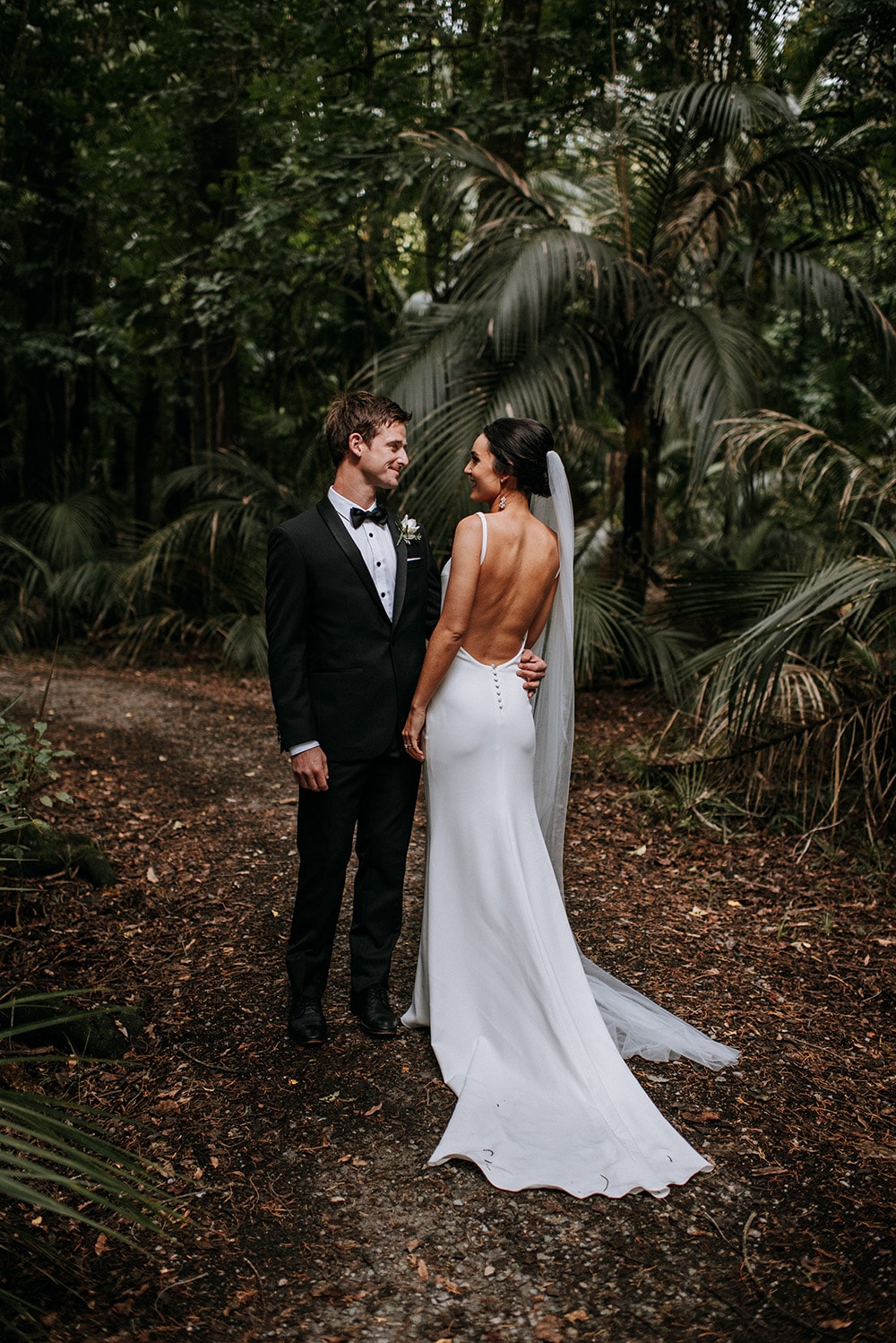 Hannah & Henry - Gisborne Wedding | Meredith Lord Photography www.meredithlord.com