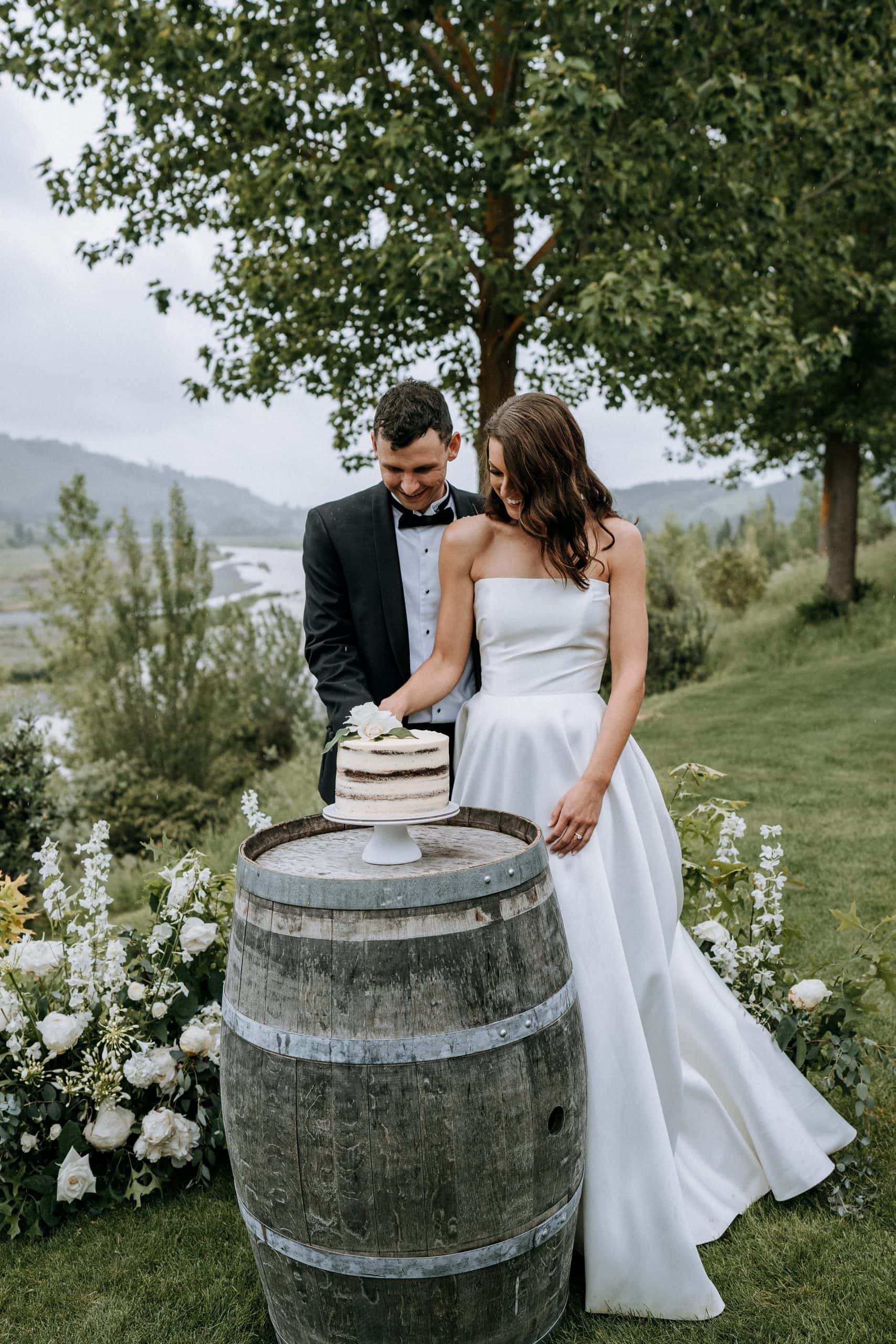 Brooke & James - Black Barn River Rooms Wedding | www.meredithlord.com