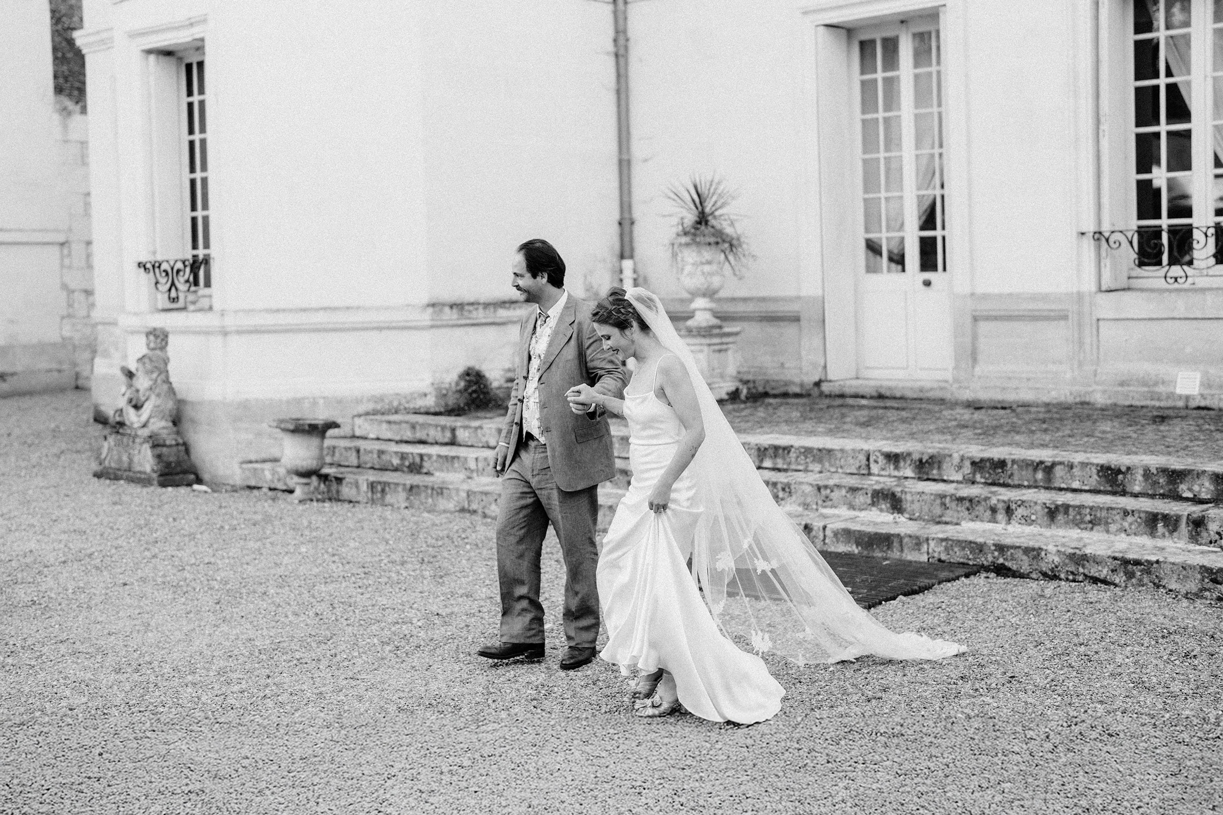 Brooke & Louis - Château de Basché, Assay, France Wedding | Meredith Lord Photography www.meredithlord.com