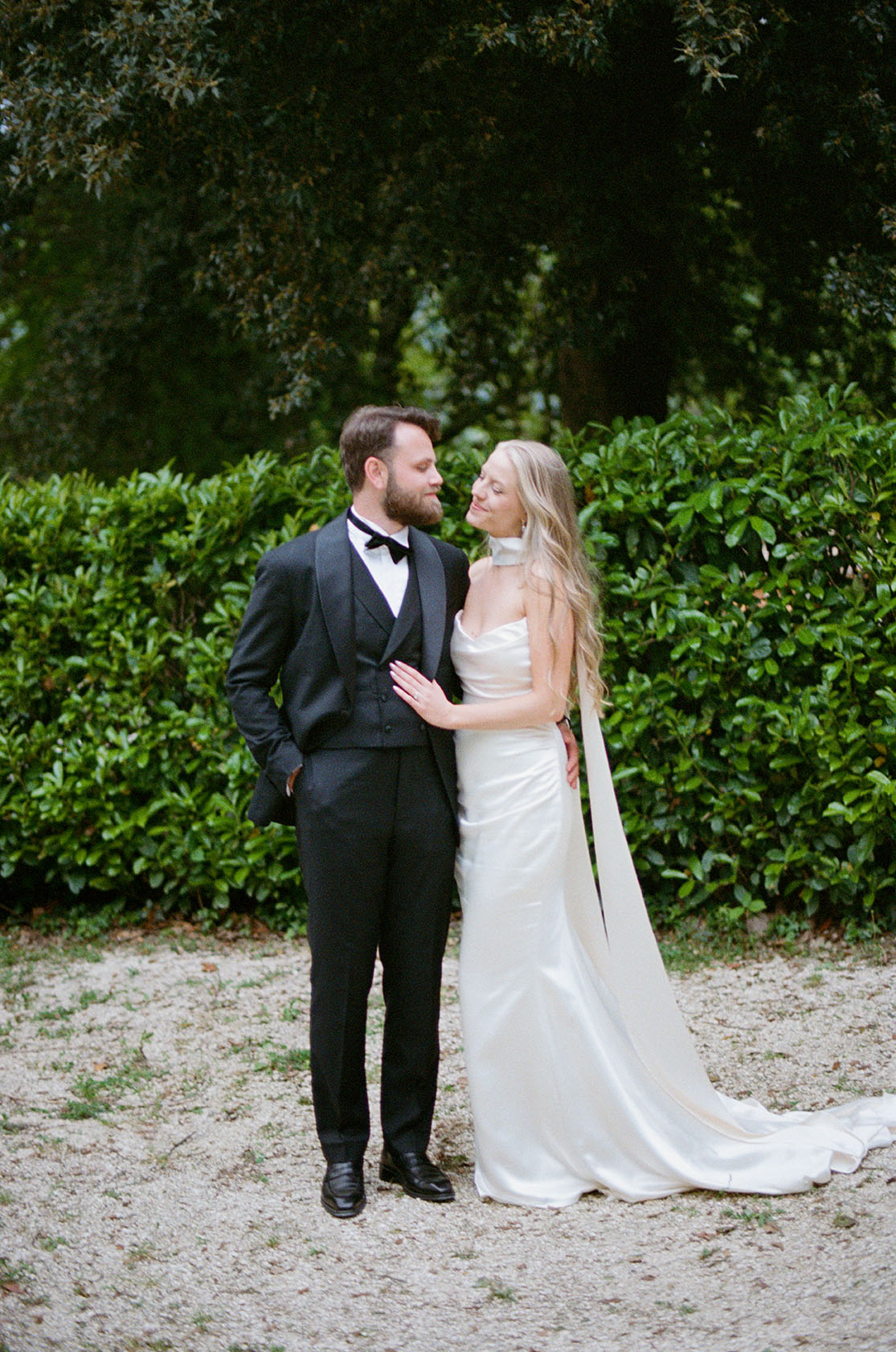 Destination wedding in Umbria, Italy, photographed by New Zealand and Europe based wedding photographer Meredith Lord