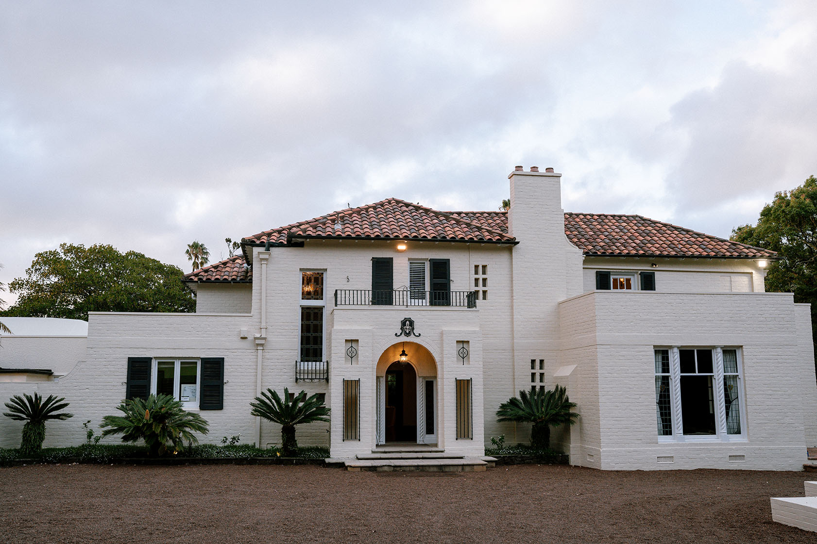 Elegant Auckland Wedding, photographed by New Zealand and Europe based wedding photographer Meredith Lord