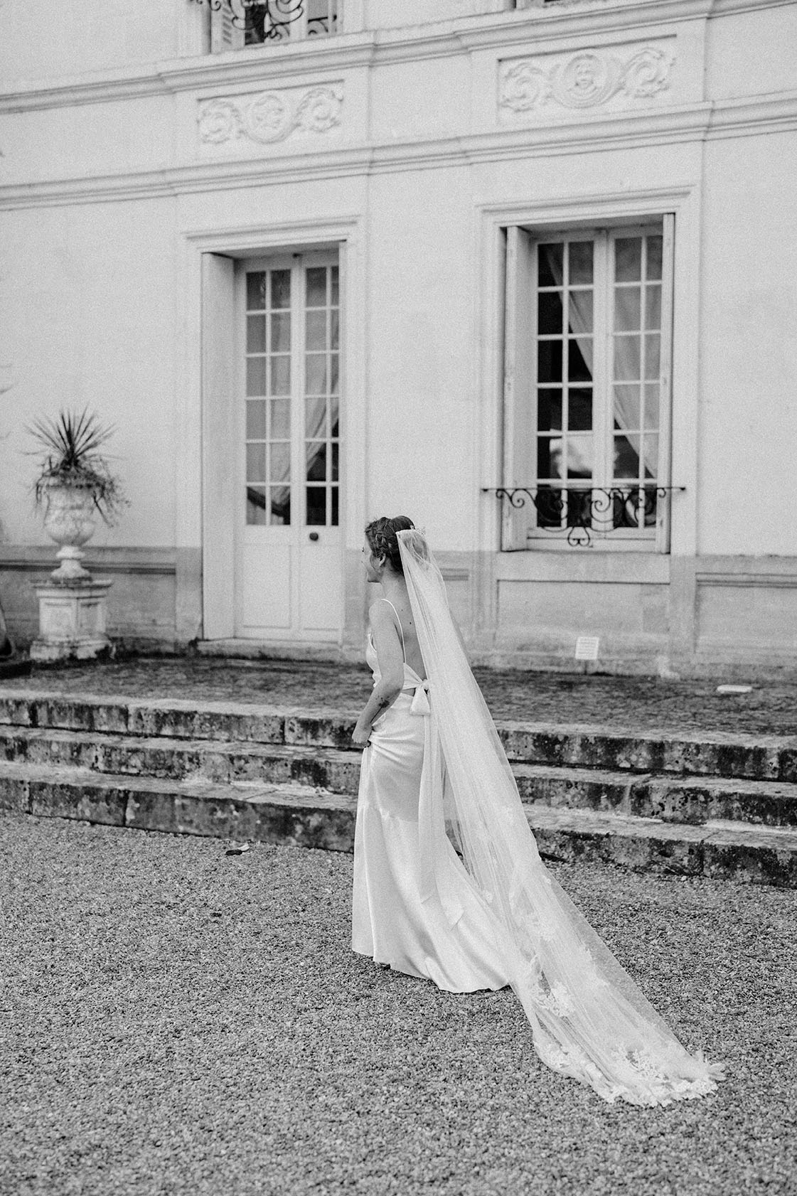 Brooke & Louis - Loire Valley, French Chateau Wedding | Meredith Lord Photography www.meredithlord.com