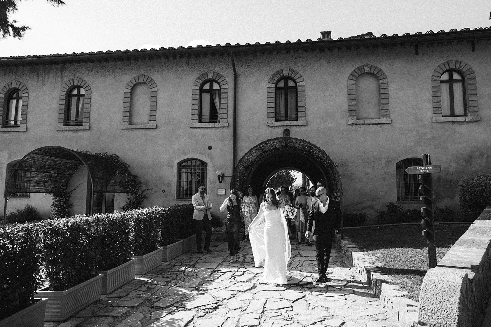 Destination wedding in Tuscany, Italy, photographed by New Zealand and Europe based wedding photographer Meredith Lord