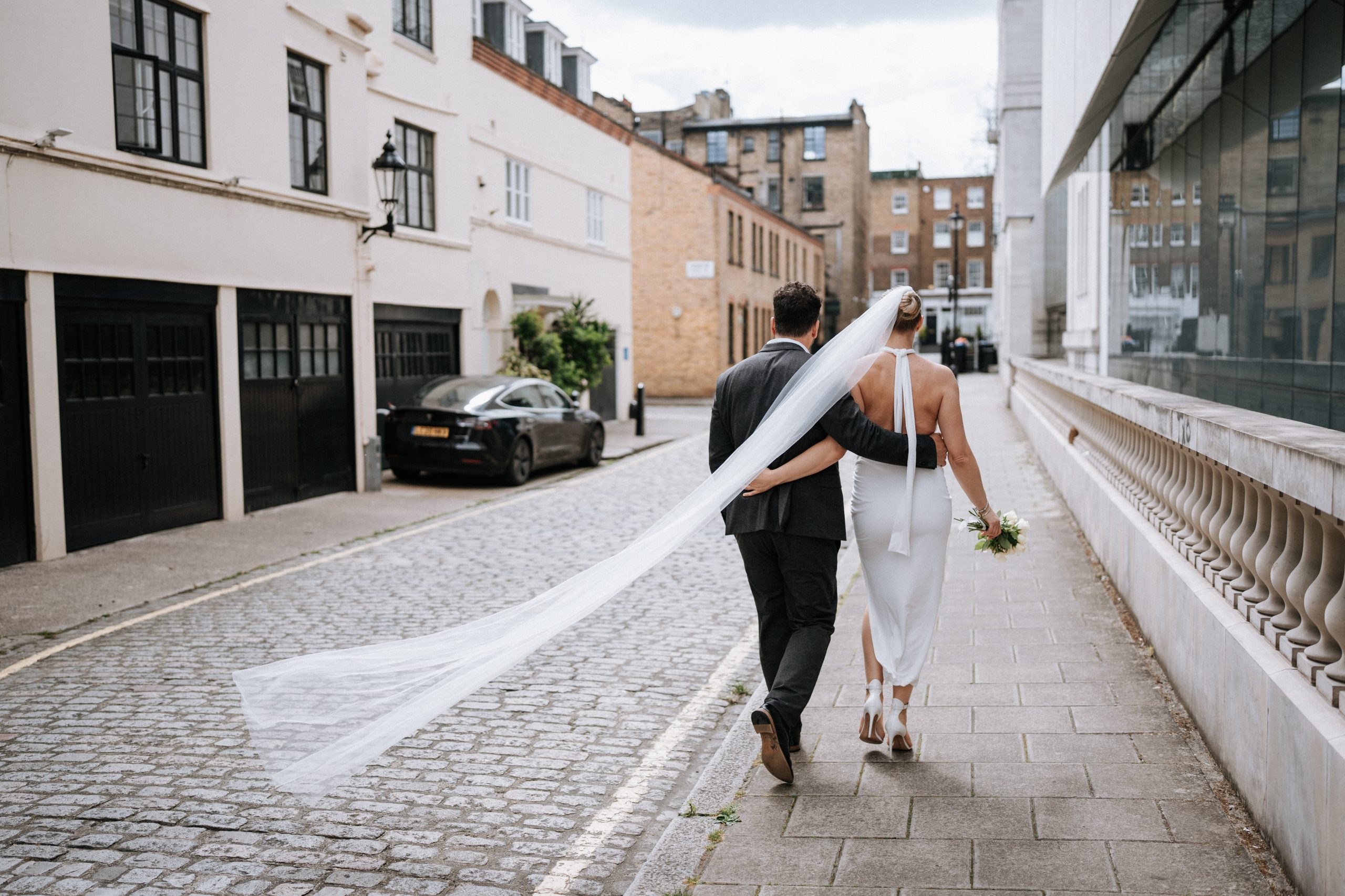Intimate London town hall wedding, photographed by New Zealand and Europe based wedding photographer Meredith Lord
