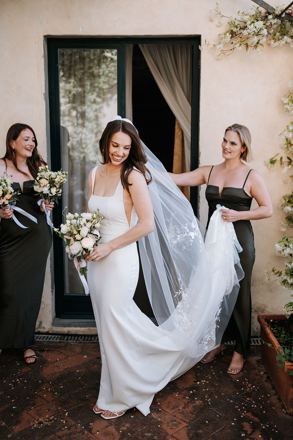 Destination wedding in Tuscany, Italy, photographed by New Zealand and Europe based wedding photographer Meredith Lord