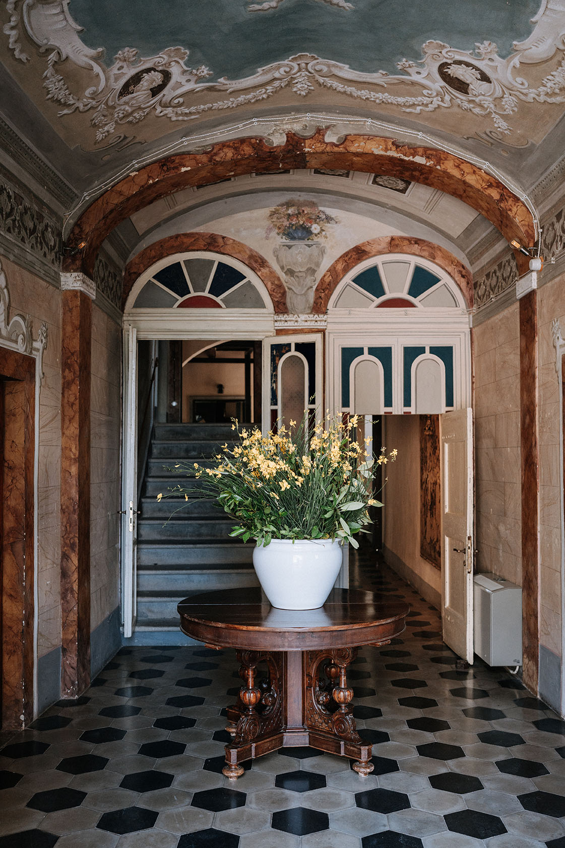 Destination wedding in Tuscany, Italy, photographed by New Zealand and Europe based wedding photographer Meredith Lord