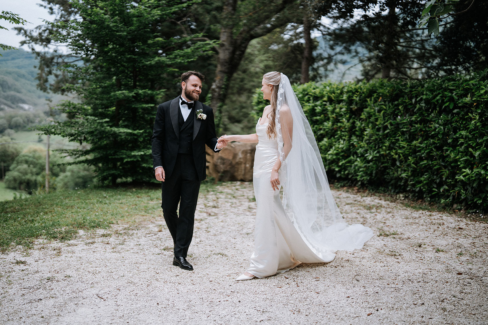 Destination wedding in Umbria, Italy, photographed by New Zealand and Europe based wedding photographer Meredith Lord